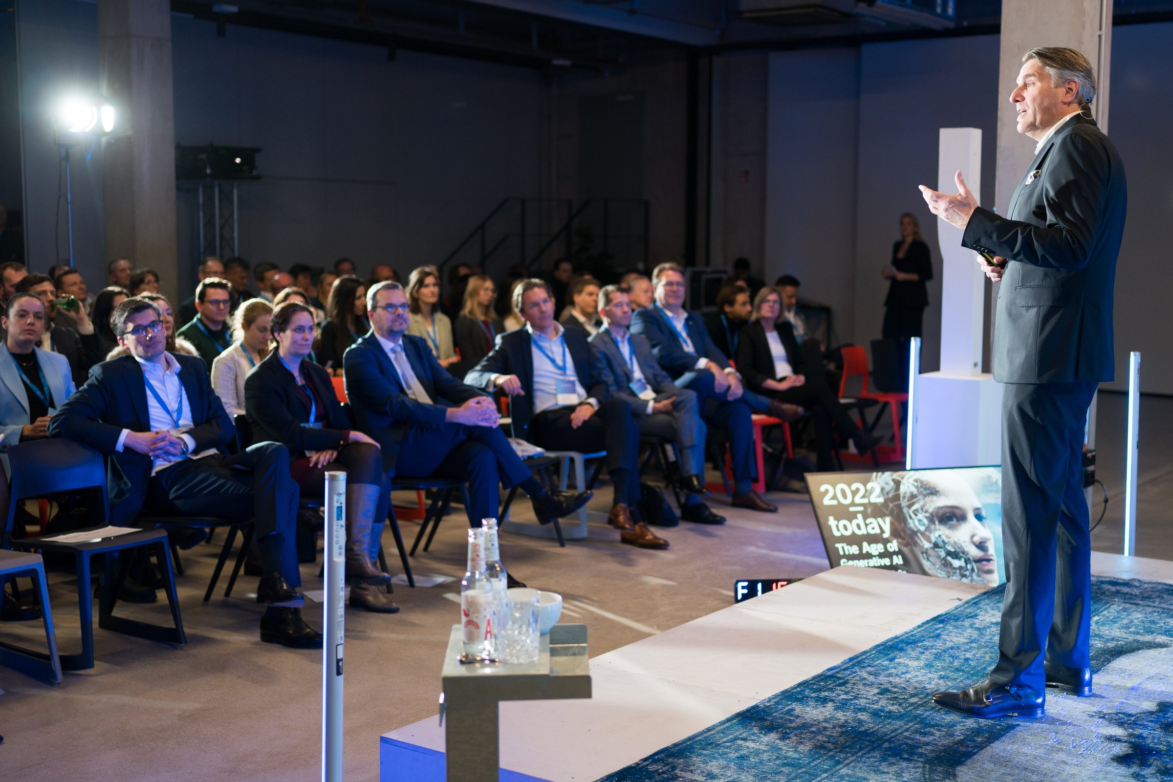 Prof. Dr. Christian Stummeyer, Redner für Banken, bei einer Keynote zur Künstlichen Intelligenz