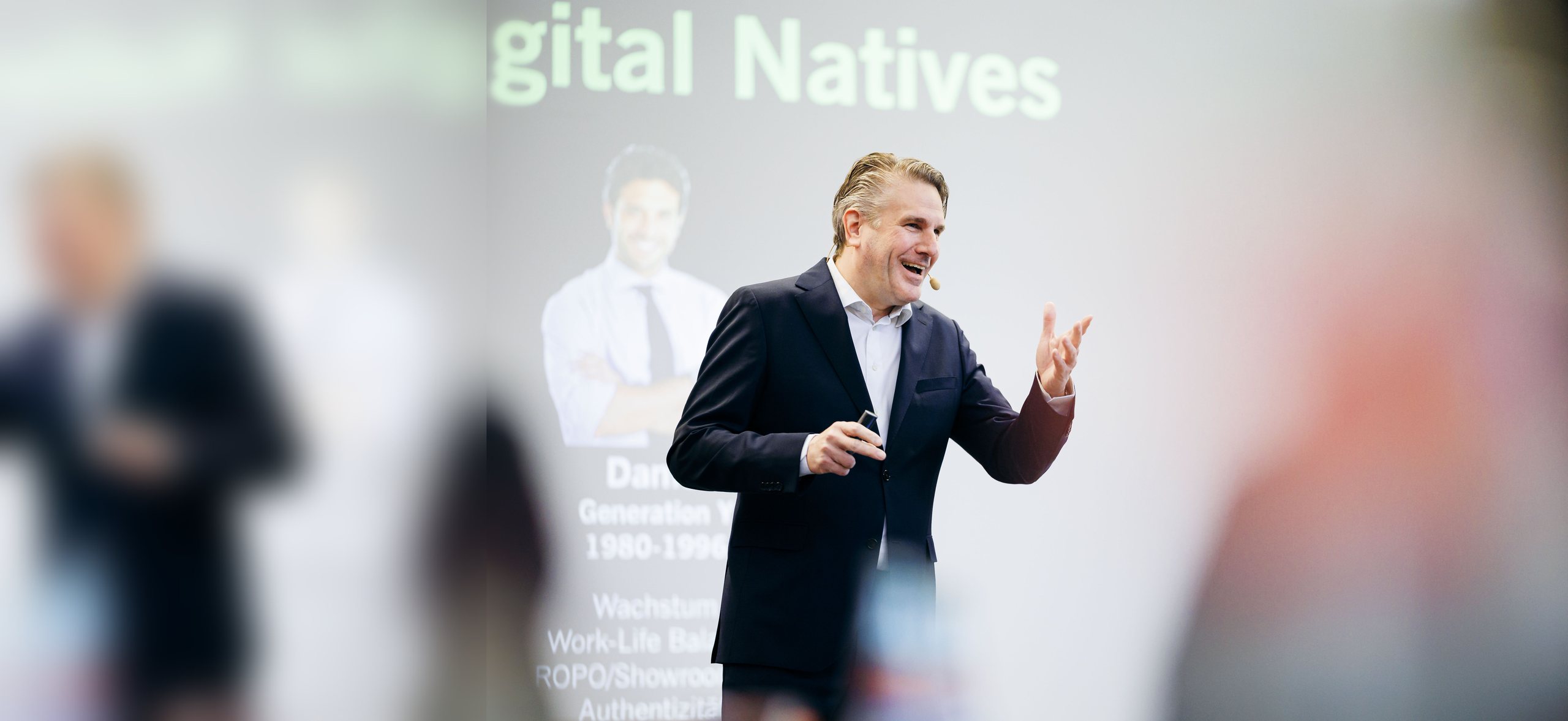 Redner Innovation: Prof. Dr. Christian Stummeyer begeistert das Publikum bei einer Keynote zu Digital Natives und Innovation
