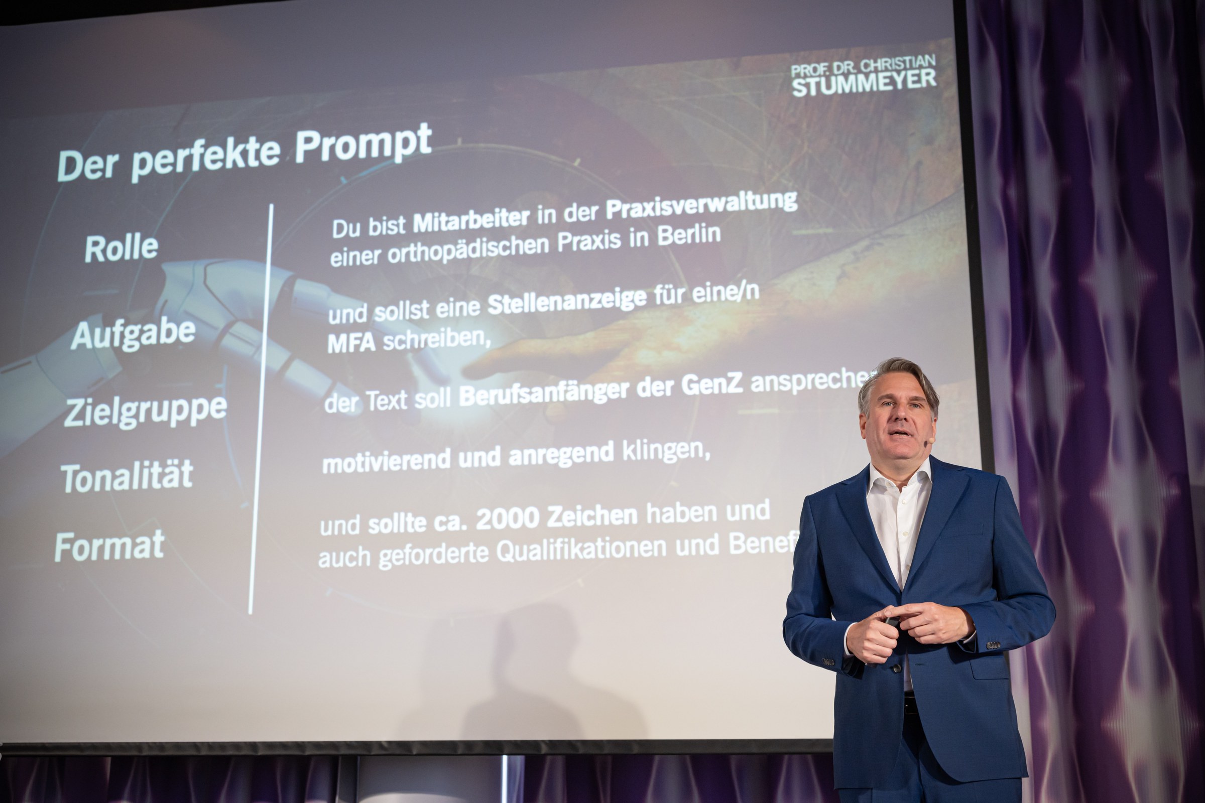 Vortrag ChatGPT GPT KI: Prof. Dr. Christian Stummeyer erklärt im Vortrag den perfekten ChatGPT-Prompt